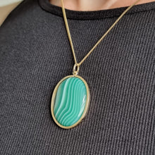 Load image into Gallery viewer, Vintage 9ct Gold Green Agate Pendant modelled with chain
