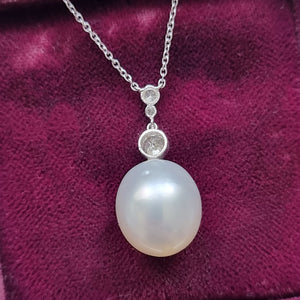 18ct White Gold Pearl and Diamond Pendant Necklace, 0.30ct back