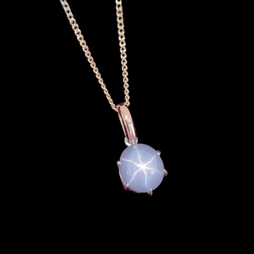9ct Yellow and White Gold Star Sapphire Pendant, 5.50ct on a black background