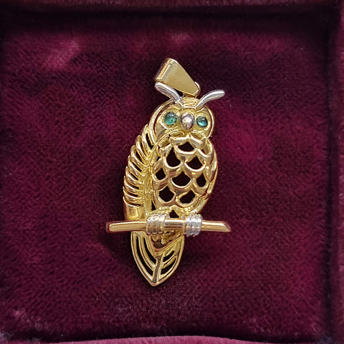 Vintage 18ct Gold Emerald Owl Pendant front