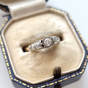 Vintage 18ct Gold & Platinum Brilliant Cut Diamond Ring in box