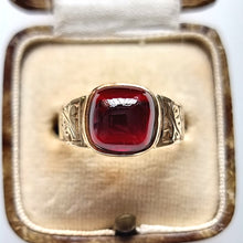 Load image into Gallery viewer, Vintage 9ct Gold Cabochon Garnet Ring, Hallmarked London 1977 in box
