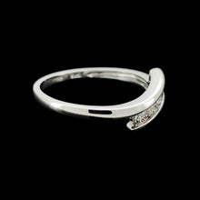 Load image into Gallery viewer, A white gold five stone diamond crossover ring
