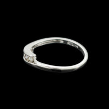 Load image into Gallery viewer, A white gold five stone diamond crossover ring
