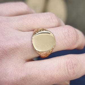 Vintage 18ct Yellow Gold Oval Signet Ring modelled