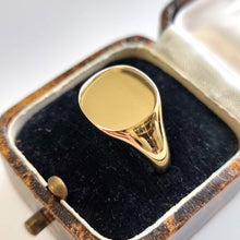 Load image into Gallery viewer, Vintage Solid 18ct Yellow Gold Signet Ring, 7.7 grams in box
