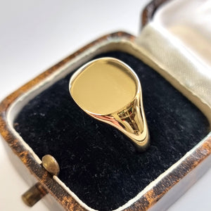 Vintage Solid 18ct Yellow Gold Signet Ring, 7.7 grams in box