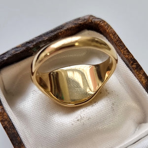 Vintage Solid 18ct Yellow Gold Signet Ring, 7.7 grams behind head