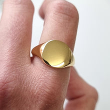 Load image into Gallery viewer, Vintage Solid 18ct Yellow Gold Signet Ring, 7.7 grams modelled
