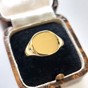 Vintage Solid 18ct Yellow Gold Signet Ring, 7.7 grams in box