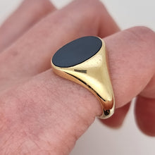 Load image into Gallery viewer, Vintage 9ct Gold Sardonyx Signet Ring, Hallmarked Sheffield 1976 modelled
