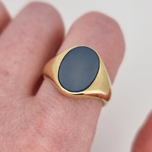 Load image into Gallery viewer, Vintage 9ct Gold Sardonyx Signet Ring, Hallmarked Sheffield 1976 modelled
