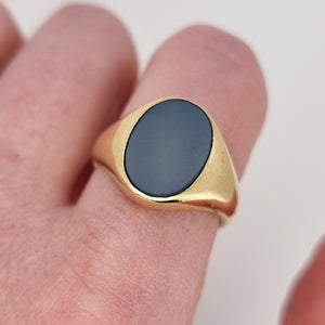 Vintage 9ct Gold Sardonyx Signet Ring, Hallmarked Sheffield 1976 modelled