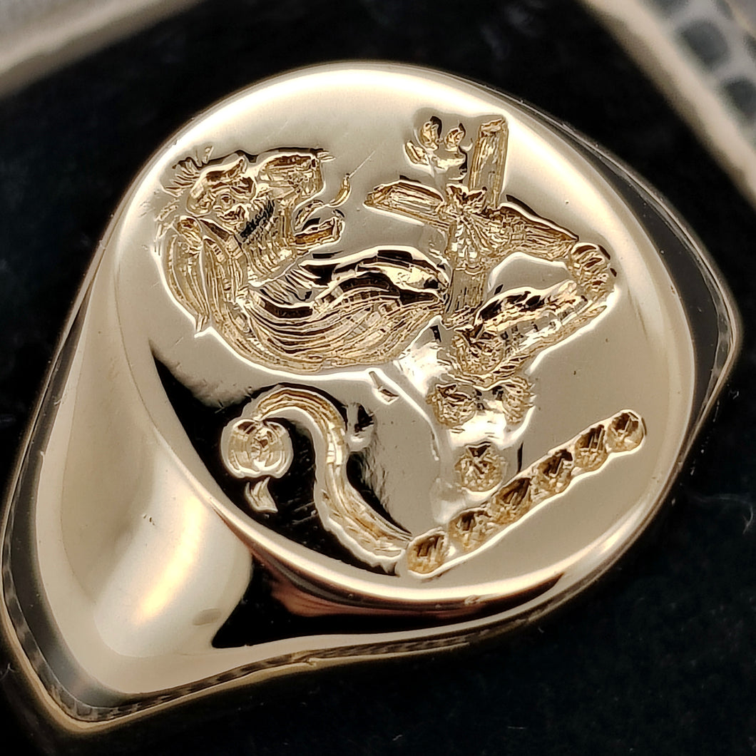 14ct Yellow Gold Lion Rampant Intaglio Signet Ring, 10.5 grams