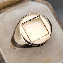 Load image into Gallery viewer, A yellow gold signet ring with a swivelling centre square, in an antique ring box
