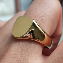 Load image into Gallery viewer, A yellow gold plain shield-shaped signet ring, modelled on a hand
