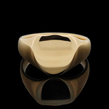 Load image into Gallery viewer, A yellow gold plain shield-shaped signet ring
