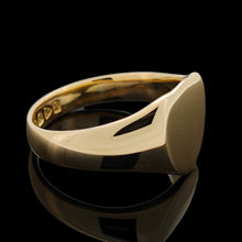 Load image into Gallery viewer, A yellow gold plain shield-shaped signet ring
