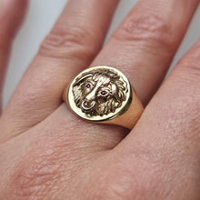 Load image into Gallery viewer, Vintage 9ct Gold Bull Ring modelled
