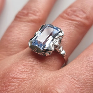 Vintage 18ct White Gold Synthetic Blue Spinel Ring modelled