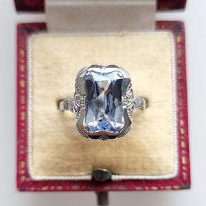 Vintage 18ct White Gold Synthetic Blue Spinel Ring in box