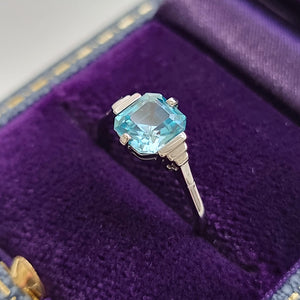 Vintage 9ct White Gold Blue Zircon Ring in box