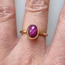 Load image into Gallery viewer, Vintage 18ct Gold Star Ruby Solitaire Ring modelled
