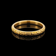 Load image into Gallery viewer, A yellow gold floral patterned wedding band ring
