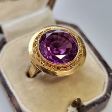 Load image into Gallery viewer, Vintage 18ct Gold Synthetic Alexandrite Dress Ring in box
