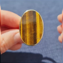 Load and play video in Gallery viewer, Vintage 9ct Gold Tiger&#39;s Eye Statement Ring, 14.0 grams
