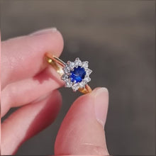 Load and play video in Gallery viewer, Vintage 18ct Gold Sapphire and Diamond Oval Cluster Ring
