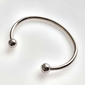 9ct White Gold Solid Torque Bangle, 24.0 grams side