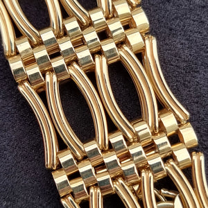 Vintage 9ct Gold Ornate Gate Bracelet with Heart Padlock detail