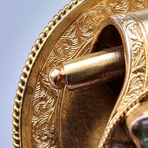 Victorian 15ct Gold Emerald Locket Back Brooch detail