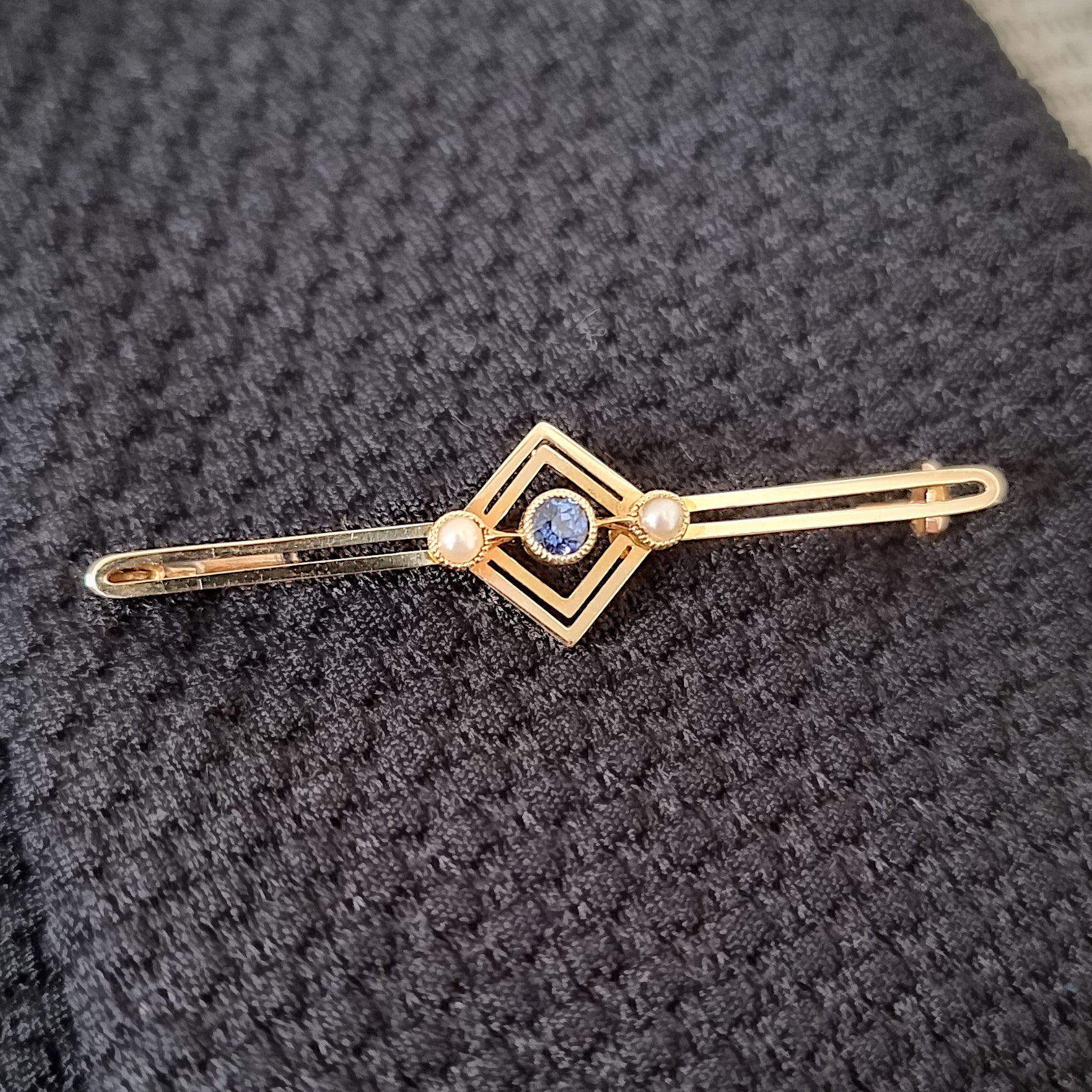 Gold deals bar brooch