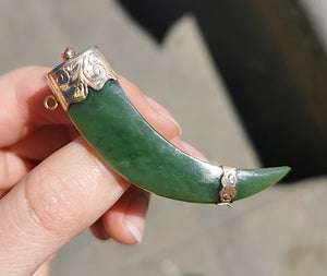 Victorian 15ct Gold Nephrite Claw Brooch