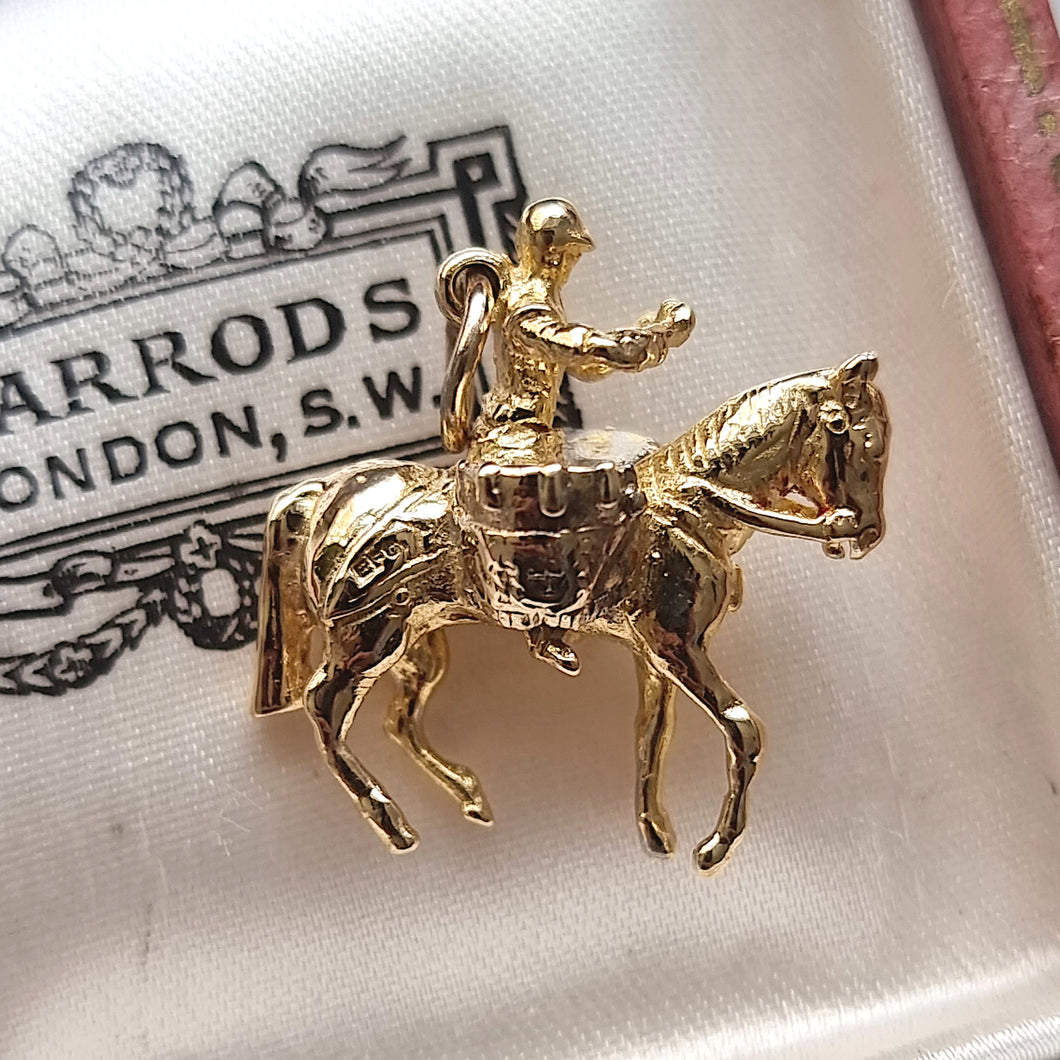 Vintage 9ct Gold Royal Drum Horse Charm side