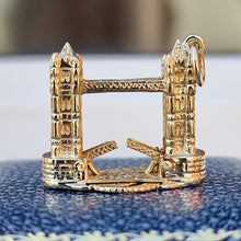 Load image into Gallery viewer, Vintage 9ct Gold London Tower Bridge Charm back
