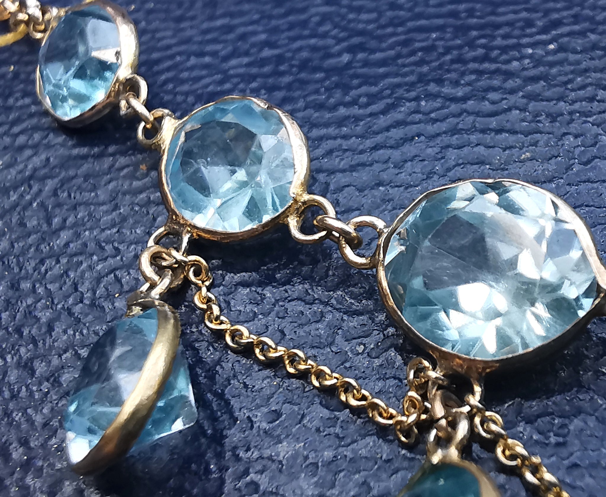 9ct Yellow Gold Pearl Wrap Stud Earrings & Pendant Necklace Set | Ernest  Jones