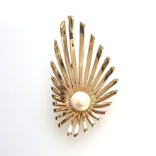 Load image into Gallery viewer, Vintage 9ct Gold Pearl Pendant, Hallmarked 1972 front
