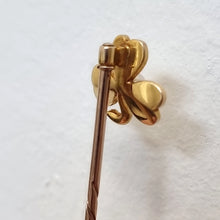 Load image into Gallery viewer, Antique 15ct Gold Clover Pearl Stick/Tie Pin head
