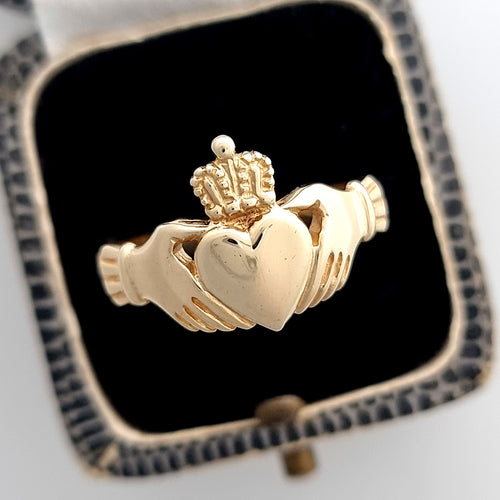 Vintage 9ct Gold Claddagh Ring in box