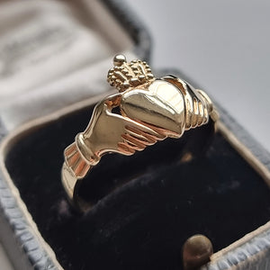 Vintage 9ct Gold Claddagh Ring in box