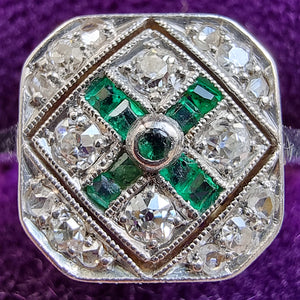Art Deco 18ct Gold & Platinum Emerald and Diamond Tablet Ring close-up