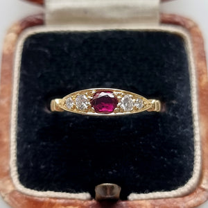 Vintage 18ct Gold Garnet & Diamond Five Stone Ring in box