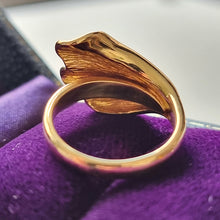 Load image into Gallery viewer, Vintage 18ct Gold Abstract Wave Ring from behind
