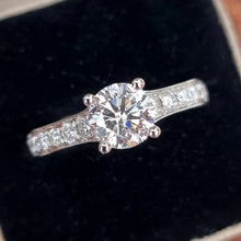 Load image into Gallery viewer, Platinum Diamond 1.00ct Ring with GIA Certificate in box
