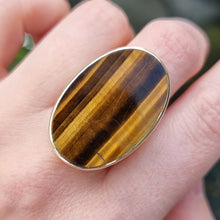Load image into Gallery viewer, Vintage 9ct Gold Tiger&#39;s Eye Statement Ring, 14.0 grams
