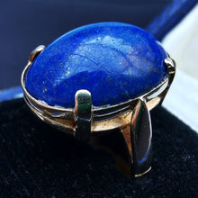 Load image into Gallery viewer, Vintage 9ct Gold Lapis Lazuli Ring
