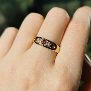 Vintage 18ct Gold Ruby & Diamond Five Stone Ring